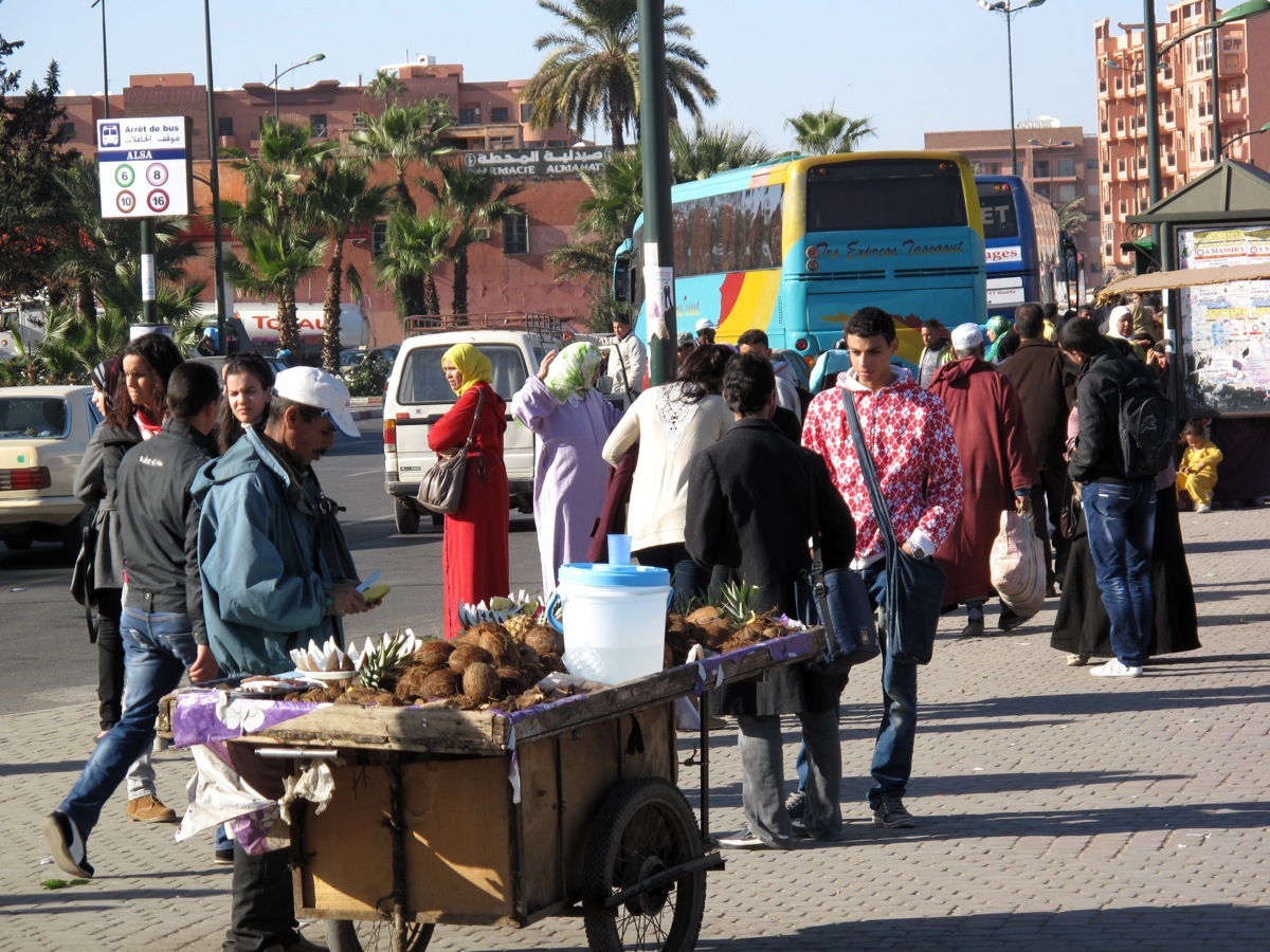 fermata bus - il piazzale di fronte alla stazione dei pulman  (Marrakech_15779.jpg) MANTGR