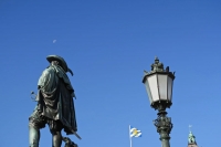 statua e Luna